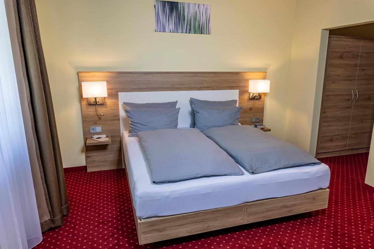 Hotel Konradp Holzkirchen Holzkirchen  Exteriör bild