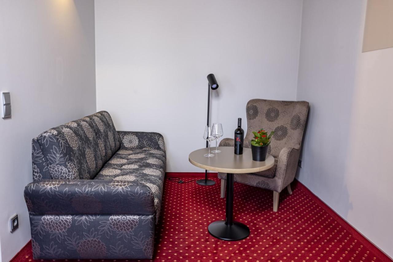 Hotel Konradp Holzkirchen Holzkirchen  Exteriör bild