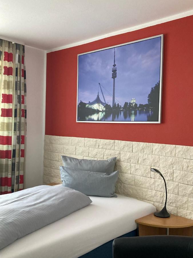 Hotel Konradp Holzkirchen Holzkirchen  Exteriör bild