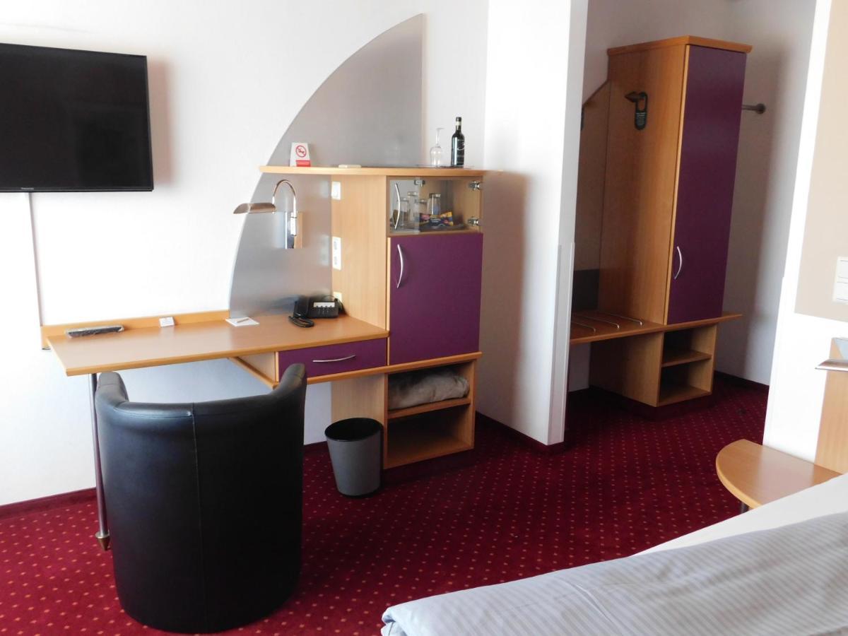 Hotel Konradp Holzkirchen Holzkirchen  Exteriör bild