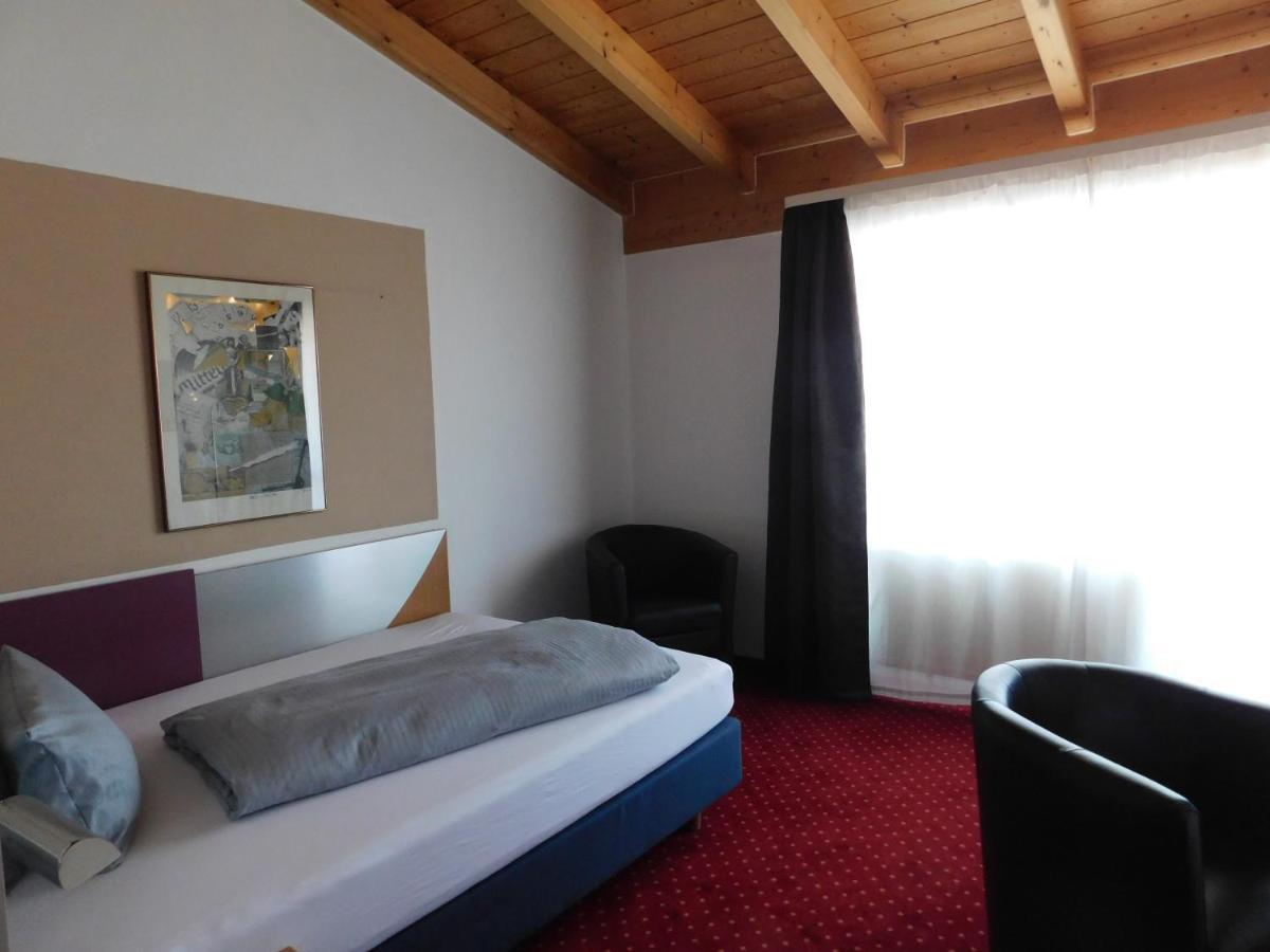 Hotel Konradp Holzkirchen Holzkirchen  Exteriör bild