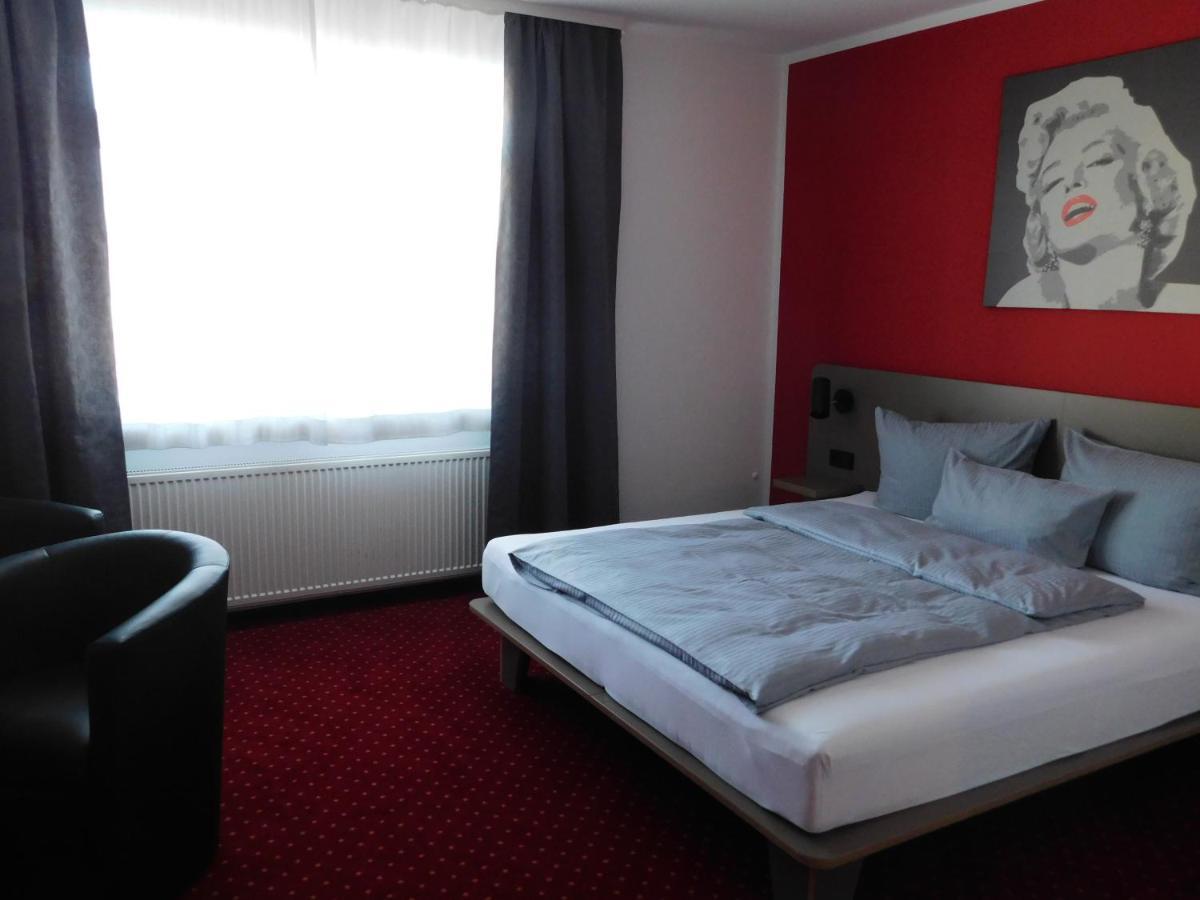 Hotel Konradp Holzkirchen Holzkirchen  Exteriör bild