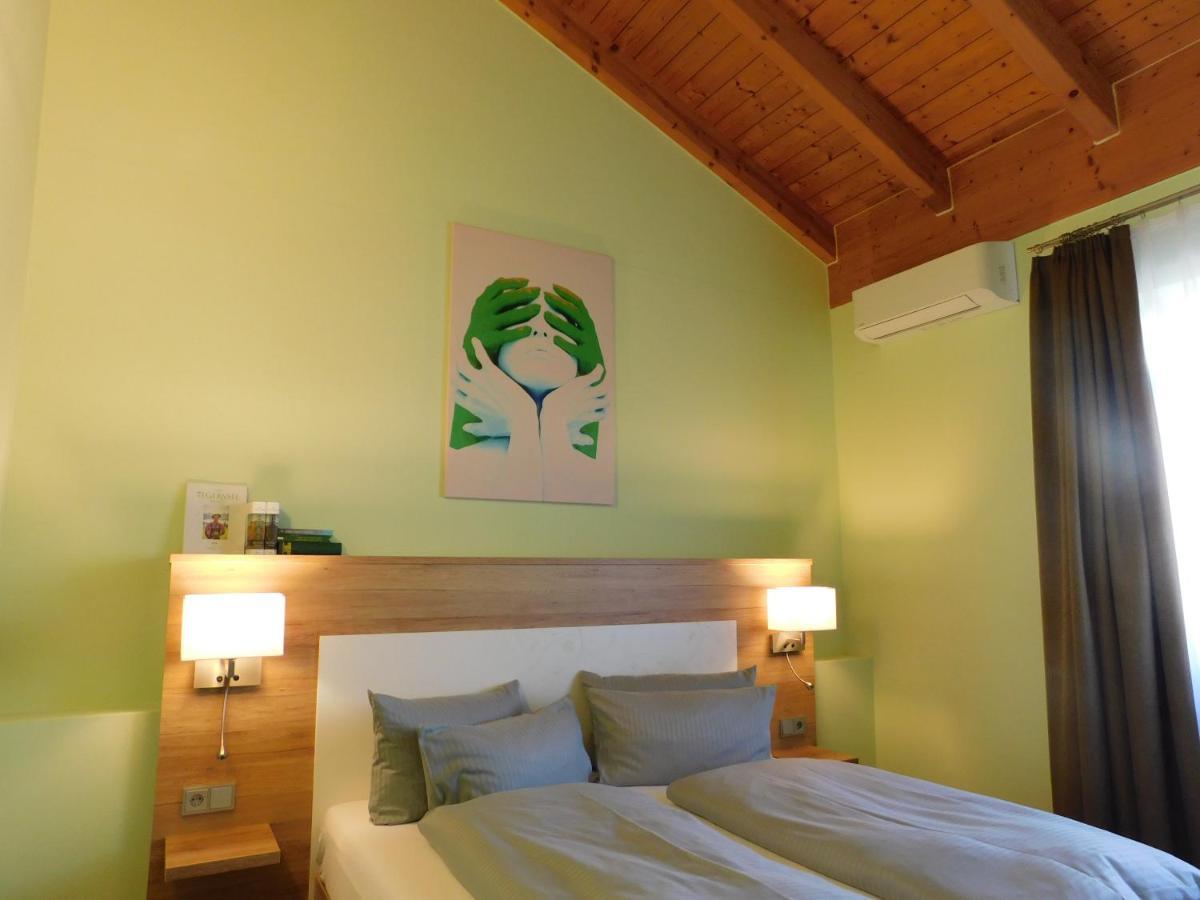 Hotel Konradp Holzkirchen Holzkirchen  Exteriör bild