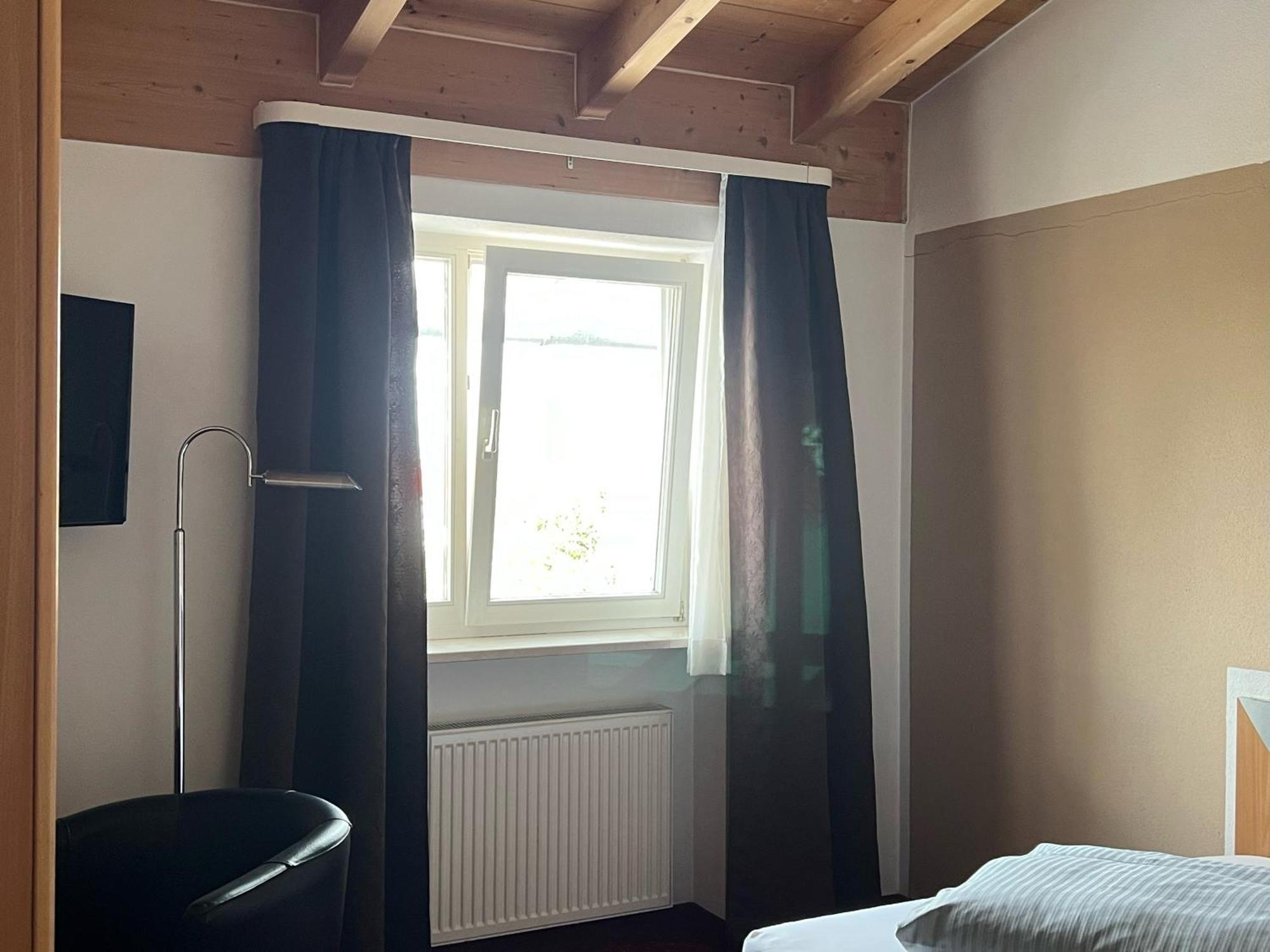 Hotel Konradp Holzkirchen Holzkirchen  Rum bild