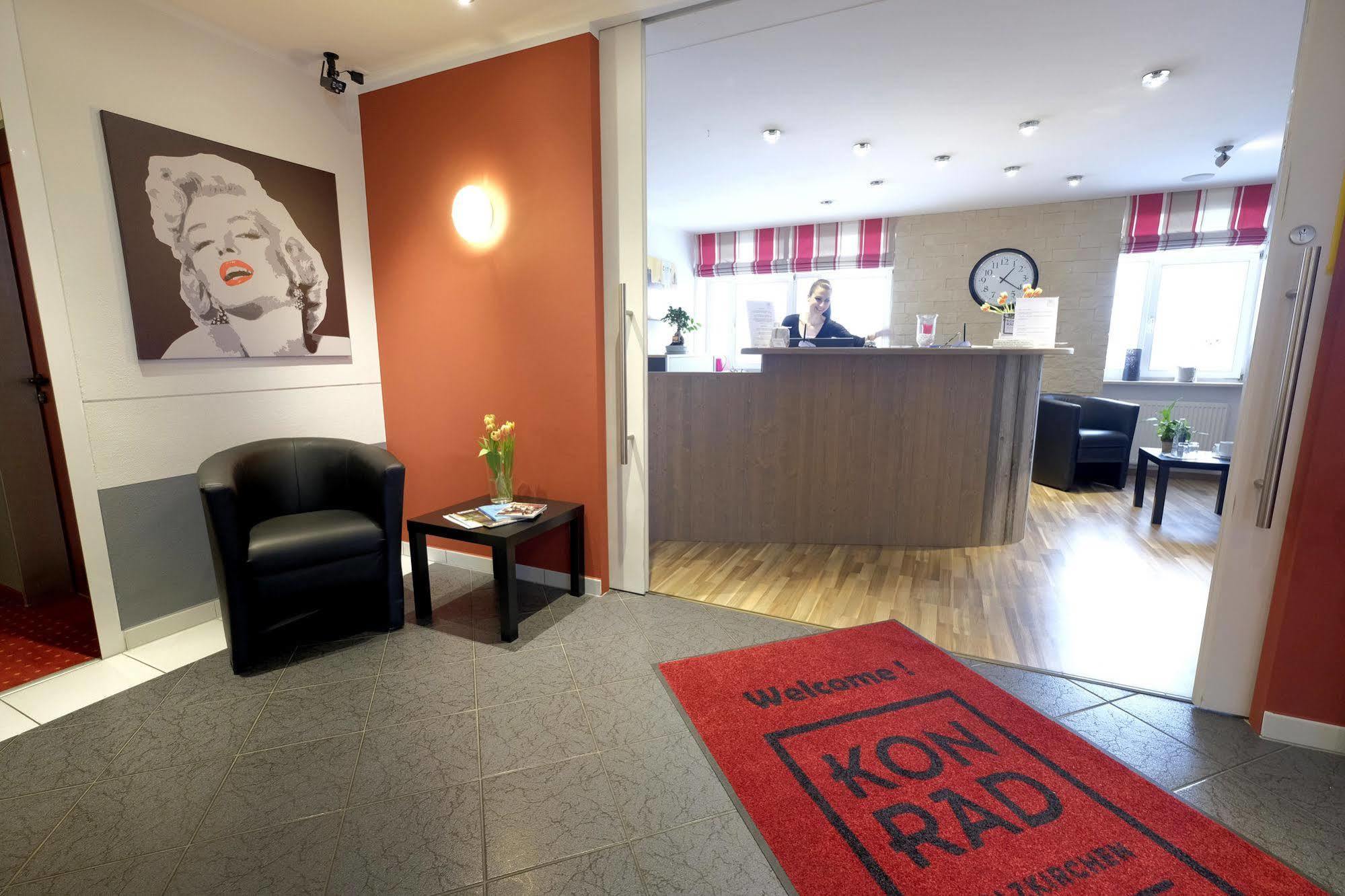 Hotel Konradp Holzkirchen Holzkirchen  Exteriör bild