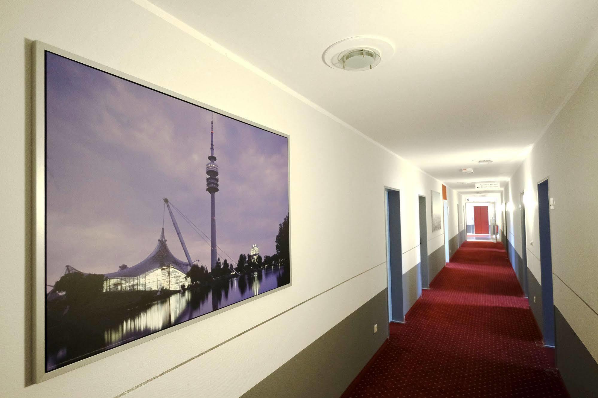 Hotel Konradp Holzkirchen Holzkirchen  Exteriör bild